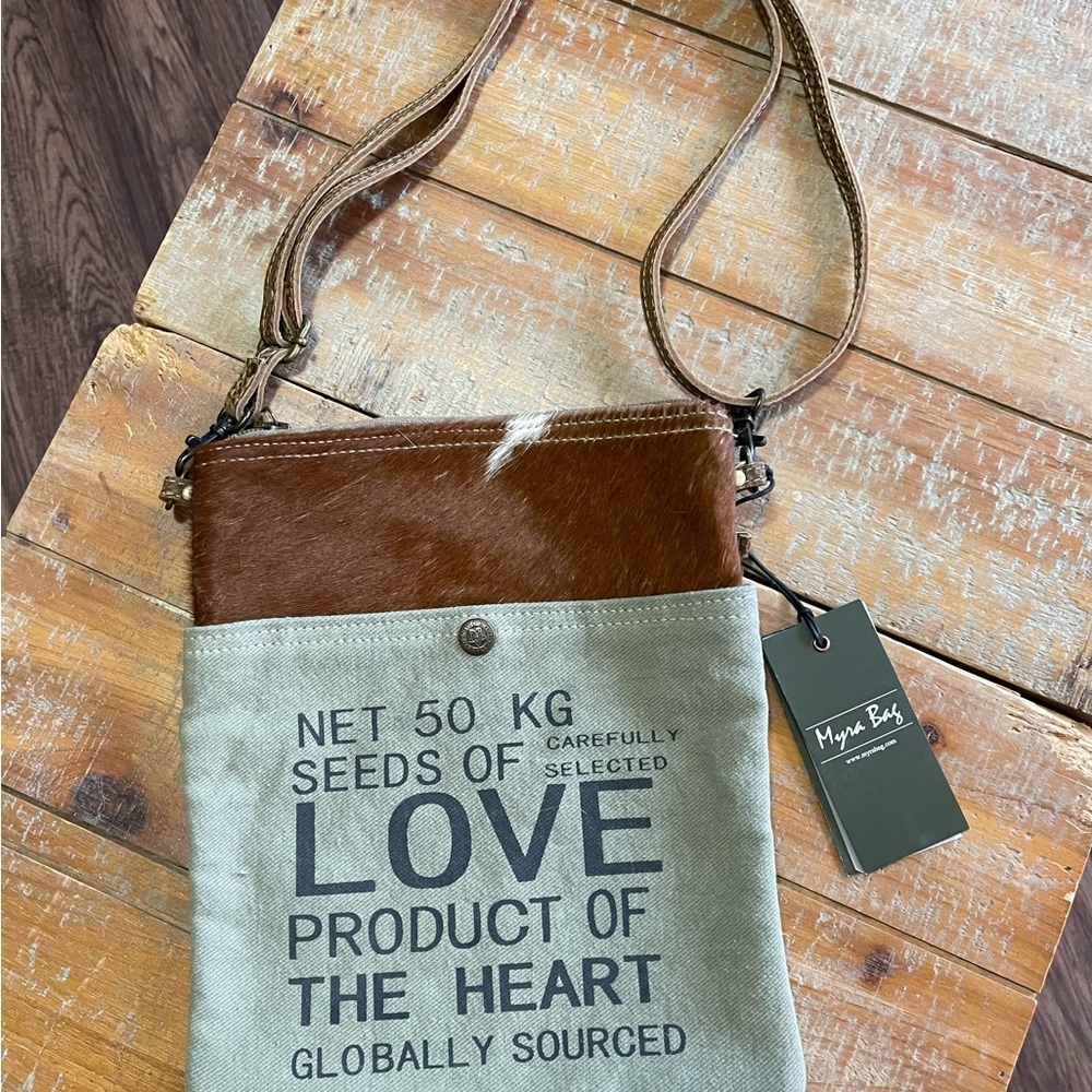 Mayra Crossbody with very adjustable strap